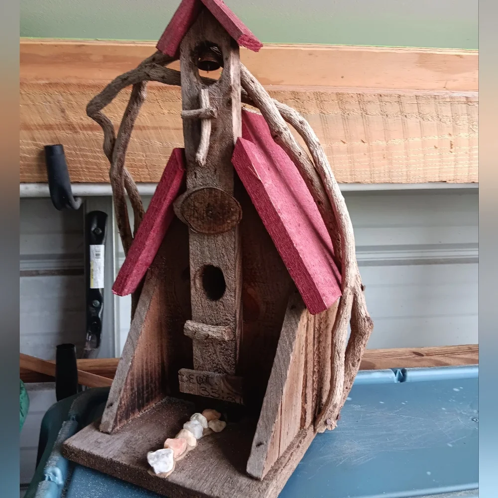 Bird feeder